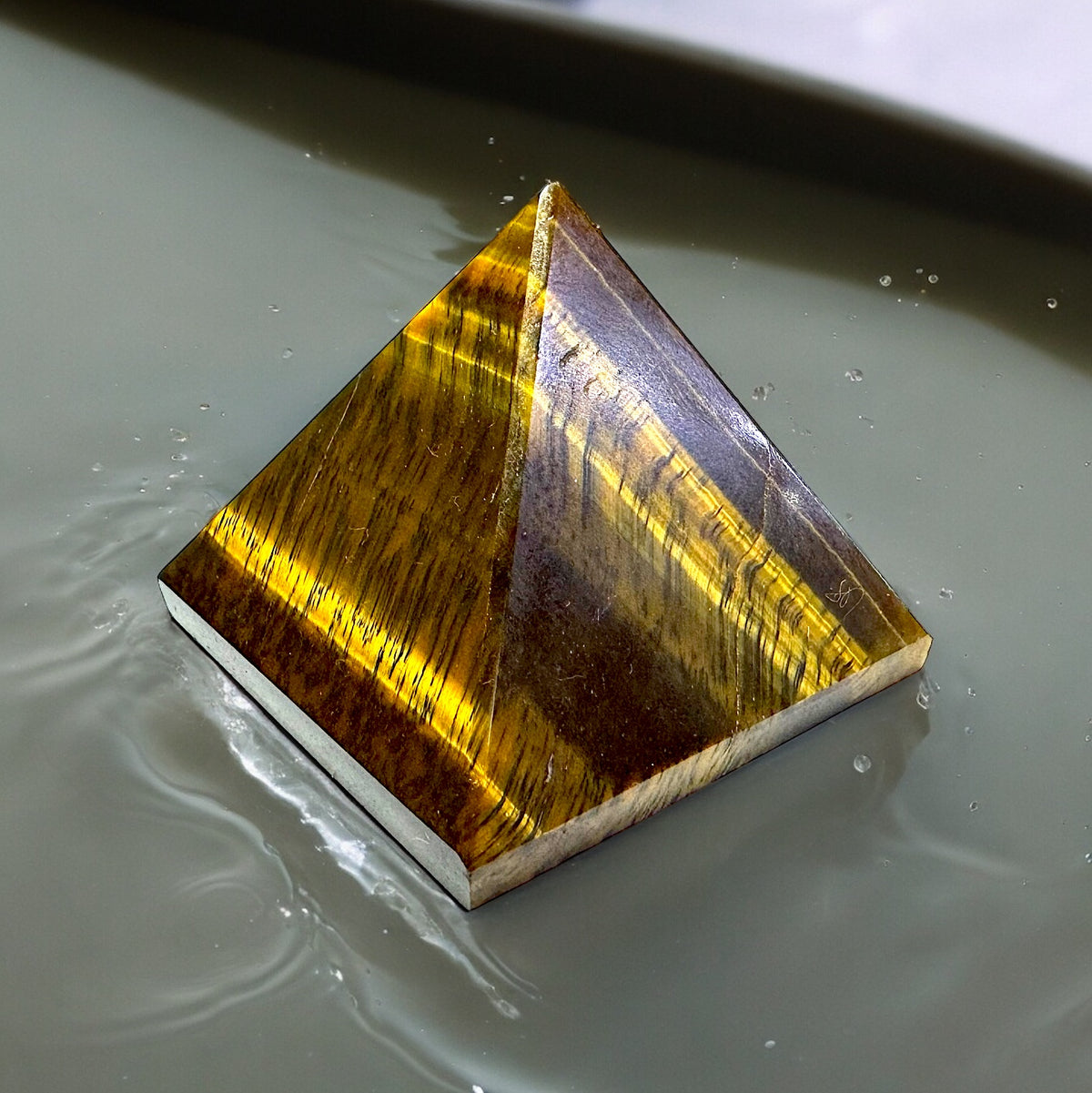 Tiger eye Pyramid