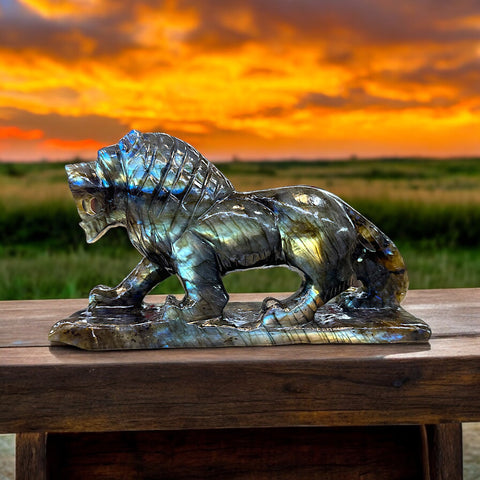 Lion in flashy Labradorite Crystal